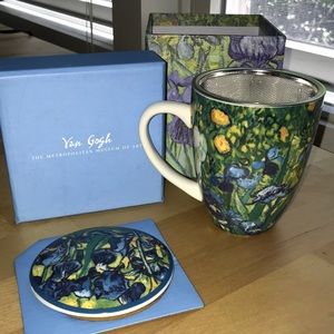 The MET Van Gogh Irises Covered Mug with Tea Infuser, 8 oz. New, never used.